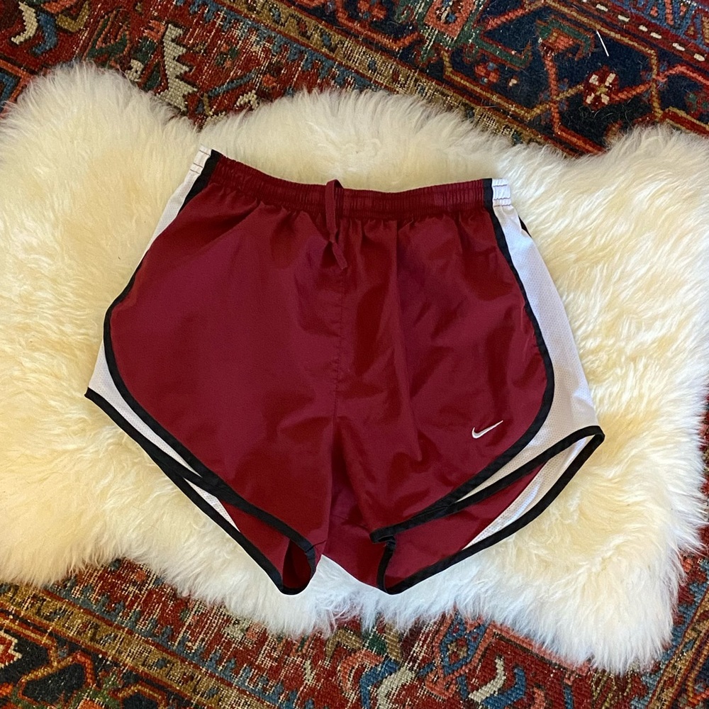 Nike Shorts in Maroon